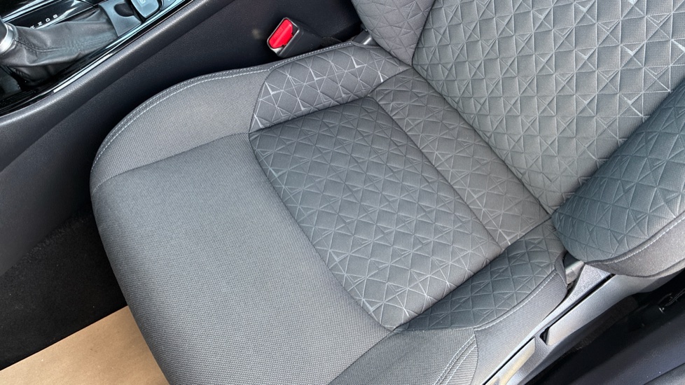 Toyota C-HR 1.8 Hybrid Design 5dr CVT Hybrid Hatchback - Image 17