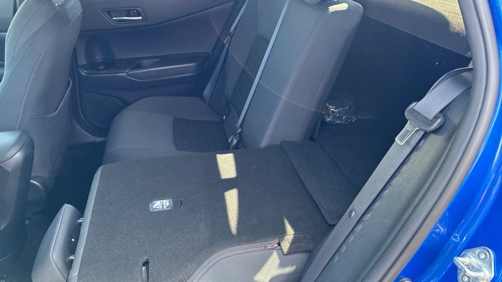Toyota C-HR 1.8 Hybrid Design 5dr CVT Hybrid Hatchback - Image 18