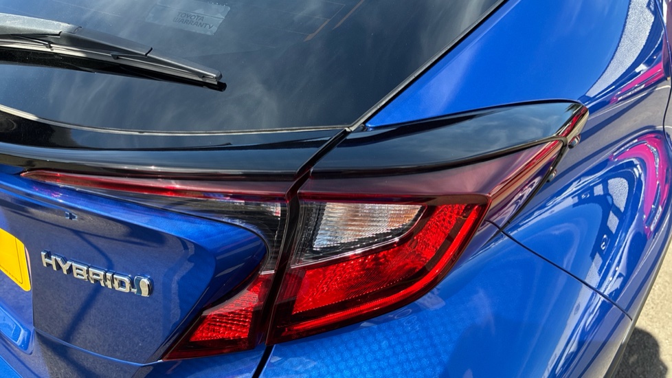 Toyota C-HR 1.8 Hybrid Design 5dr CVT Hybrid Hatchback - Image 21