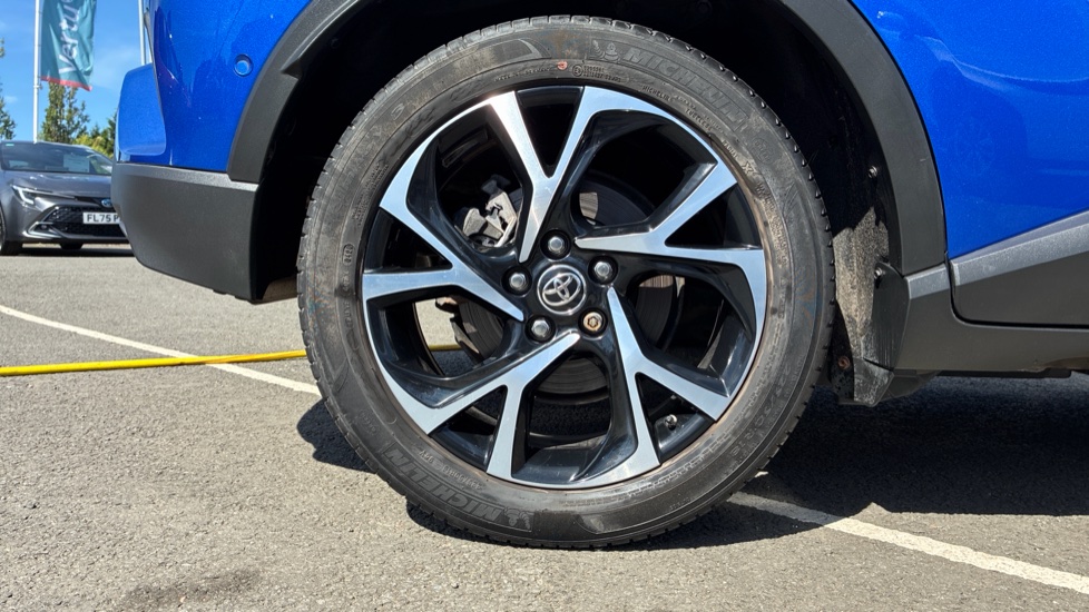 Toyota C-HR 1.8 Hybrid Design 5dr CVT Hybrid Hatchback - Image 25