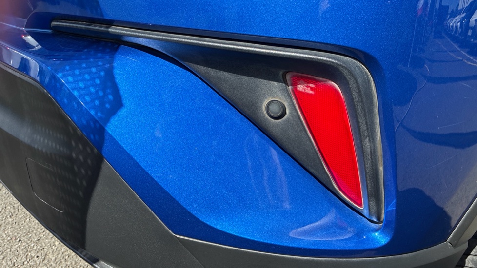 Toyota C-HR 1.8 Hybrid Design 5dr CVT Hybrid Hatchback - Image 32