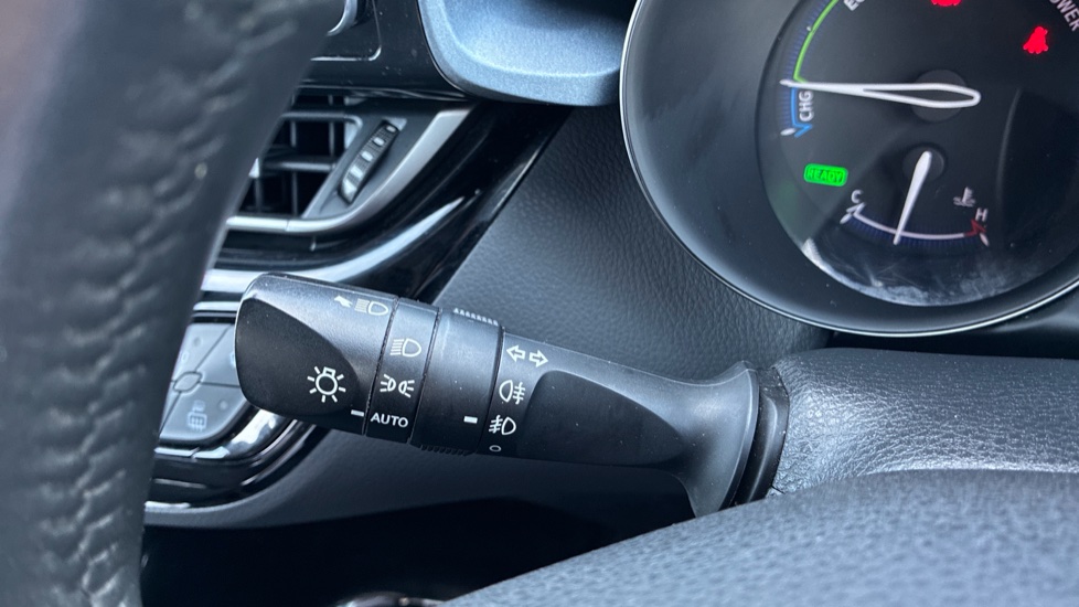 Toyota C-HR 1.8 Hybrid Design 5dr CVT Hybrid Hatchback - Image 35