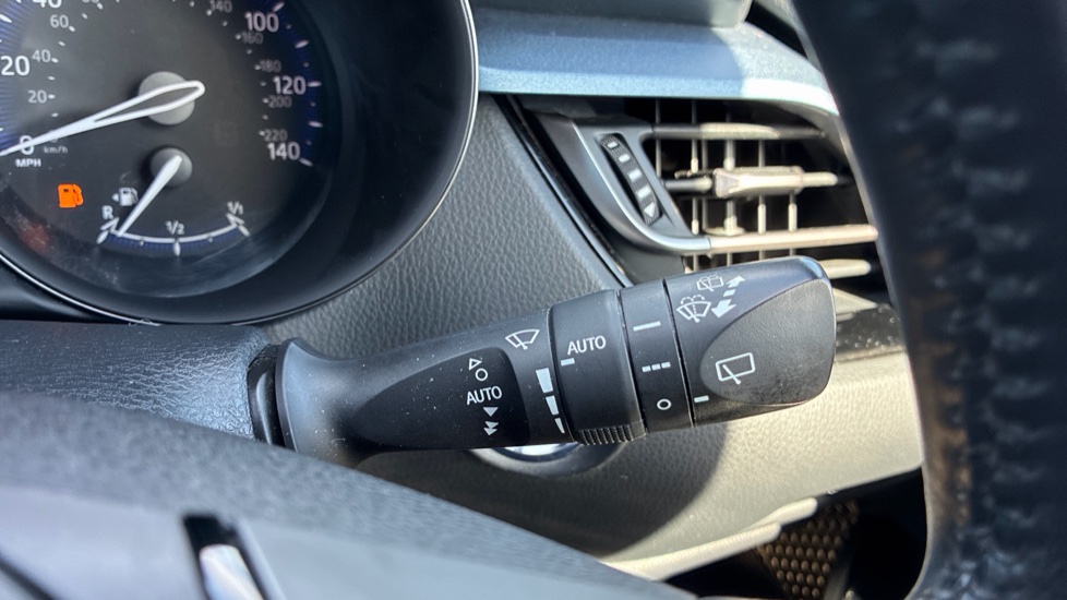 Toyota C-HR 1.8 Hybrid Design 5dr CVT Hybrid Hatchback - Image 36