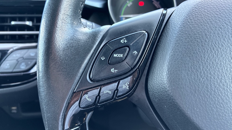Toyota C-HR 1.8 Hybrid Design 5dr CVT Hybrid Hatchback - Image 40