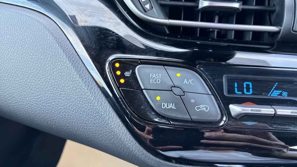 Toyota C-HR 1.8 Hybrid Design 5dr CVT Hybrid Hatchback - Image 41