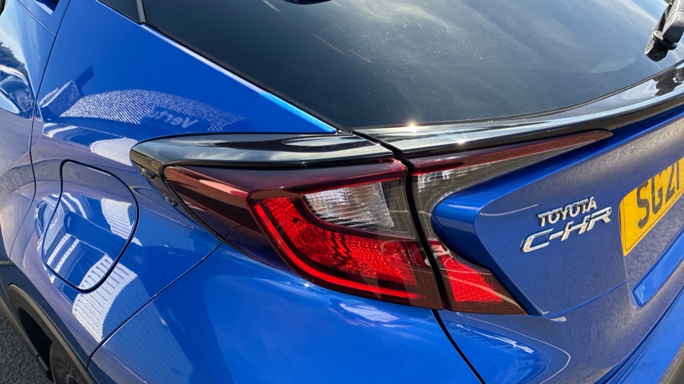 Toyota C-HR 1.8 Hybrid Design 5dr CVT Hybrid Hatchback - Image 42