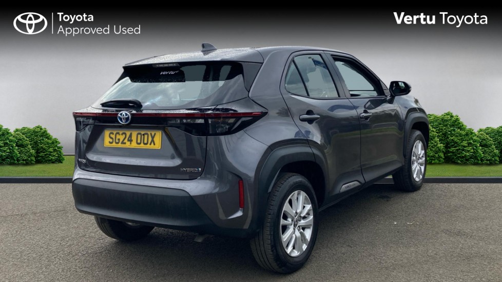 Toyota Yaris Cross 1.5 Hybrid Icon 5dr CVT Hybrid Estate - Image 2