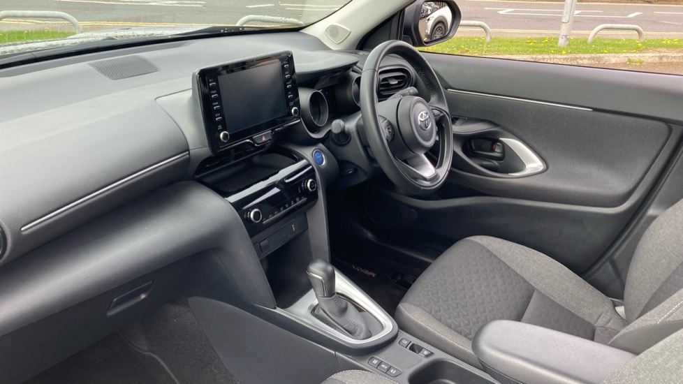 Toyota Yaris Cross 1.5 Hybrid Icon 5dr CVT Hybrid Estate - Image 5