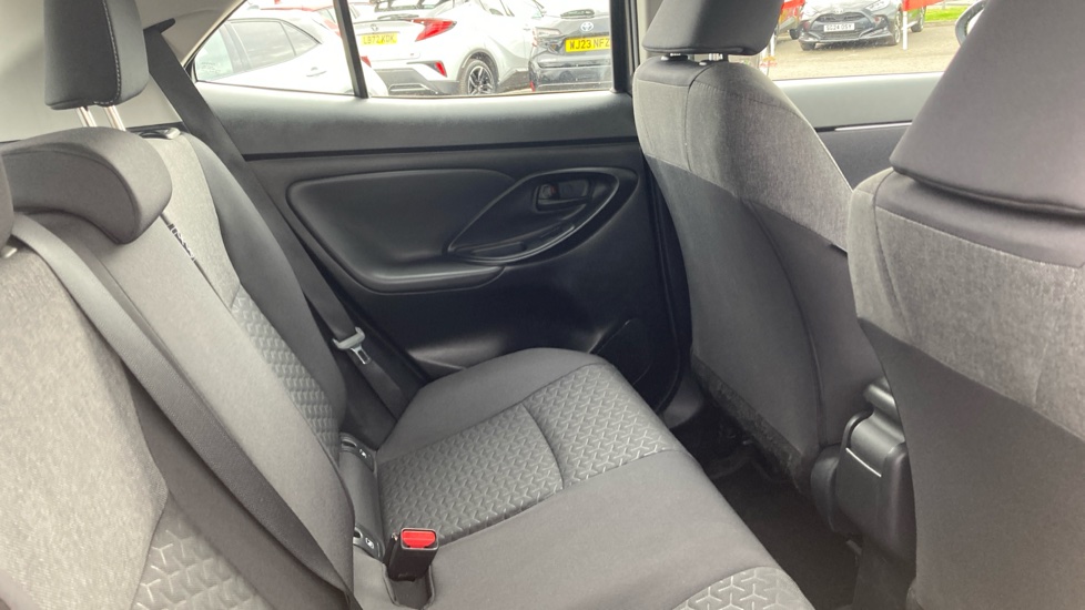 Toyota Yaris Cross 1.5 Hybrid Icon 5dr CVT Hybrid Estate - Image 8