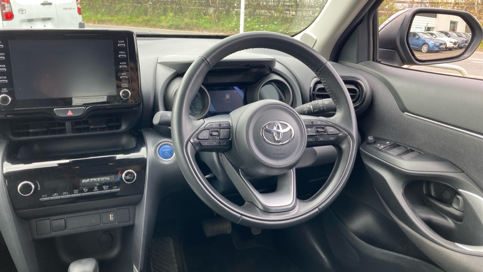 Toyota Yaris Cross 1.5 Hybrid Icon 5dr CVT Hybrid Estate - Image 10