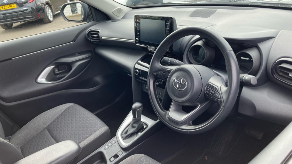 Toyota Yaris Cross 1.5 Hybrid Icon 5dr CVT Hybrid Estate - Image 12