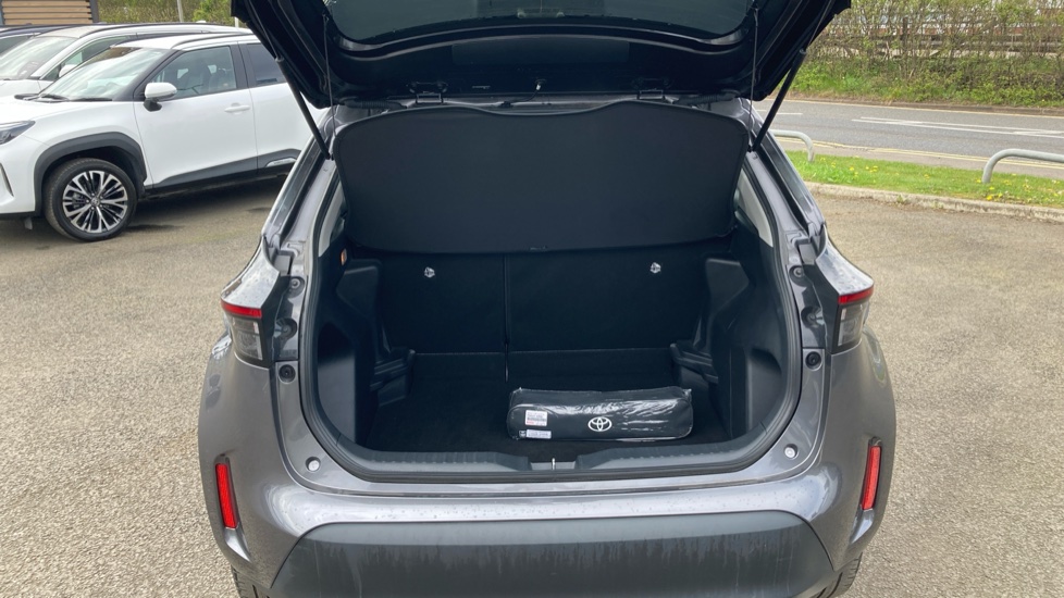 Toyota Yaris Cross 1.5 Hybrid Icon 5dr CVT Hybrid Estate - Image 13
