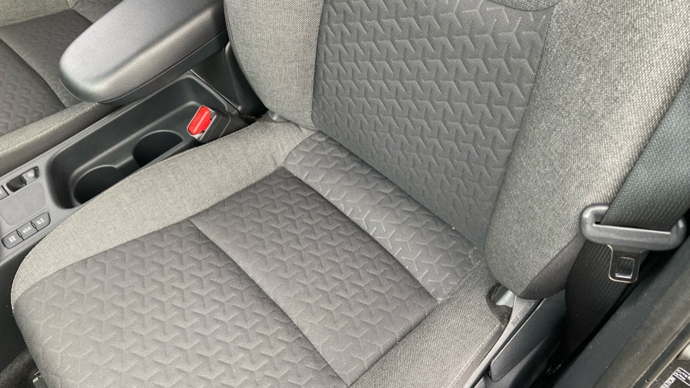Toyota Yaris Cross 1.5 Hybrid Icon 5dr CVT Hybrid Estate - Image 14