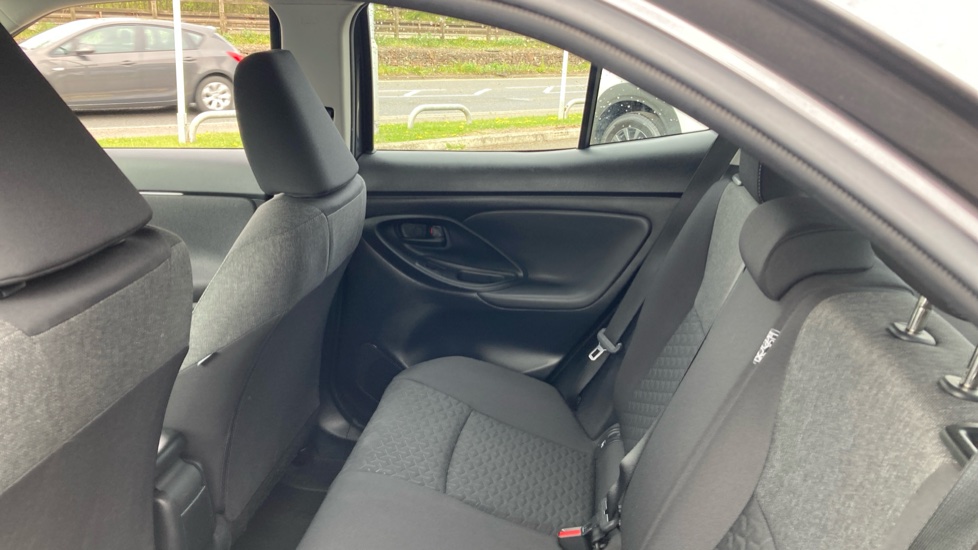 Toyota Yaris Cross 1.5 Hybrid Icon 5dr CVT Hybrid Estate - Image 15