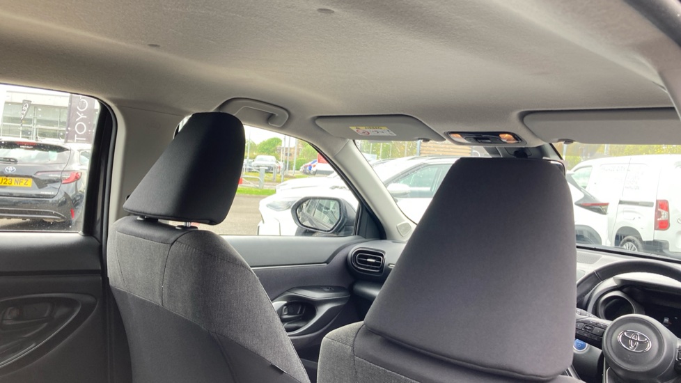 Toyota Yaris Cross 1.5 Hybrid Icon 5dr CVT Hybrid Estate - Image 19