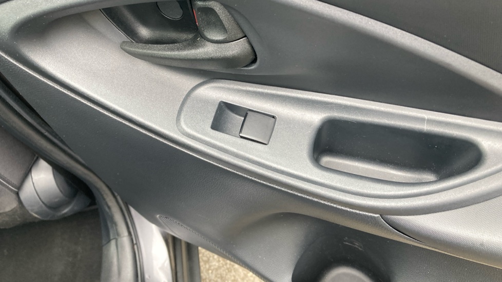 Toyota Yaris Cross 1.5 Hybrid Icon 5dr CVT Hybrid Estate - Image 33