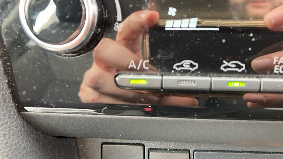 Toyota Yaris Cross 1.5 Hybrid Icon 5dr CVT Hybrid Estate - Image 39