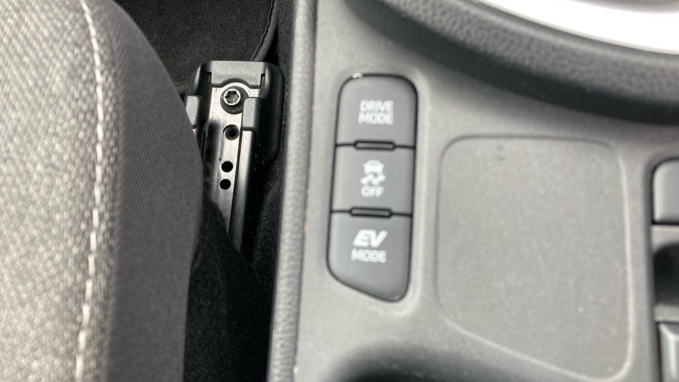 Toyota Yaris Cross 1.5 Hybrid Icon 5dr CVT Hybrid Estate - Image 42