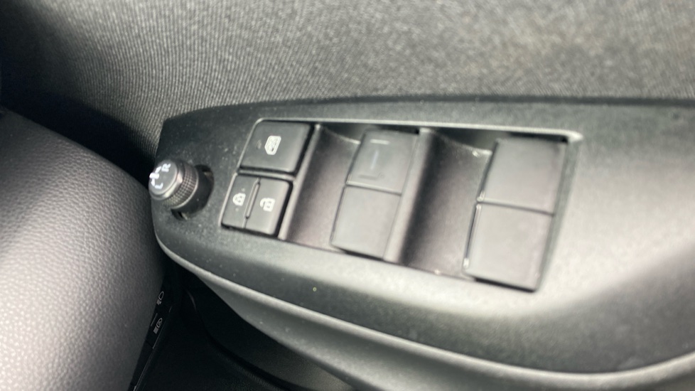 Toyota Yaris Cross 1.5 Hybrid Icon 5dr CVT Hybrid Estate - Image 48