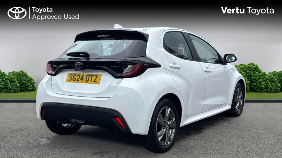 Toyota Yaris 1.5 Hybrid Icon 5dr CVT Hybrid Hatchback - Image 2