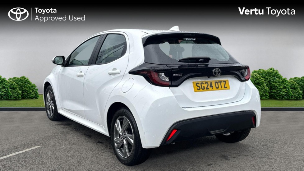 Toyota Yaris 1.5 Hybrid Icon 5dr CVT Hybrid Hatchback - Image 4