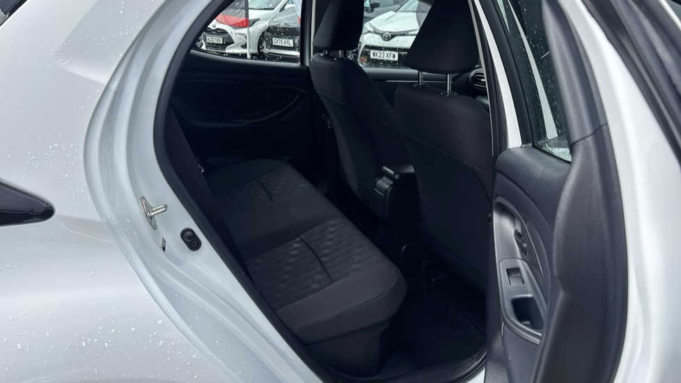 Toyota Yaris 1.5 Hybrid Icon 5dr CVT Hybrid Hatchback - Image 8