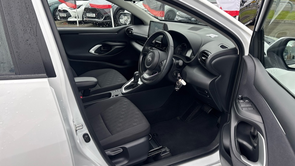 Toyota Yaris 1.5 Hybrid Icon 5dr CVT Hybrid Hatchback - Image 12