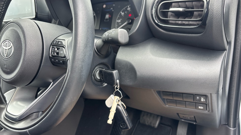 Toyota Yaris 1.5 Hybrid Icon 5dr CVT Hybrid Hatchback - Image 16