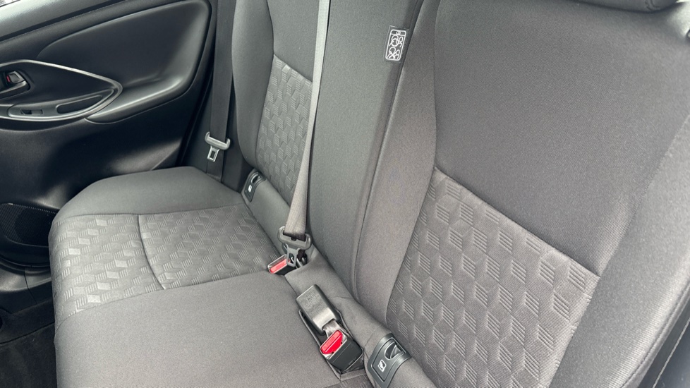 Toyota Yaris 1.5 Hybrid Icon 5dr CVT Hybrid Hatchback - Image 18