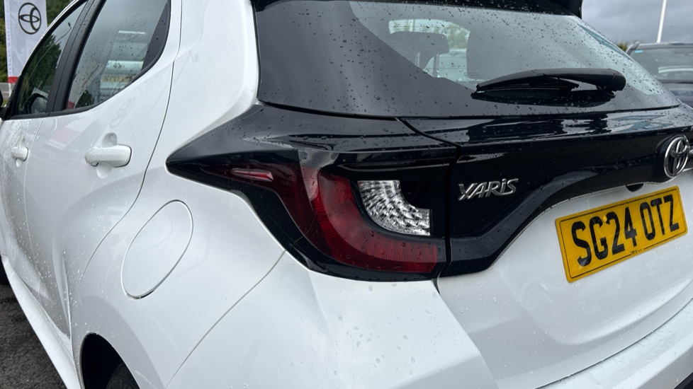 Toyota Yaris 1.5 Hybrid Icon 5dr CVT Hybrid Hatchback - Image 21