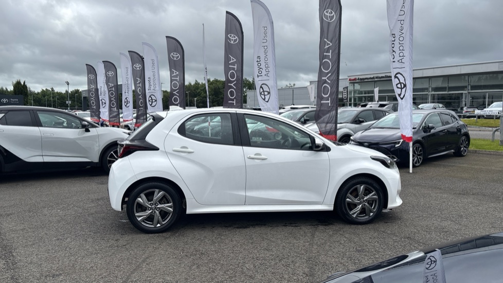 Toyota Yaris 1.5 Hybrid Icon 5dr CVT Hybrid Hatchback - Image 23