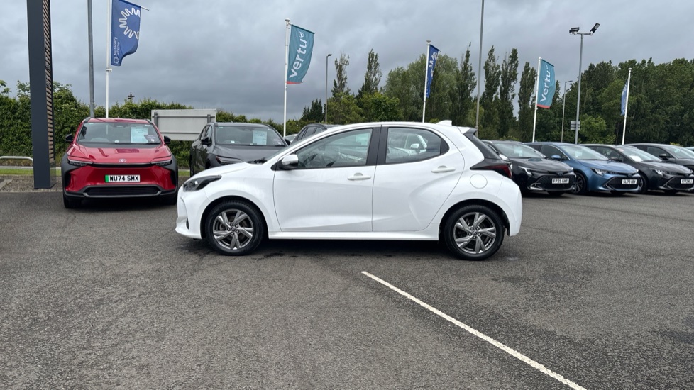 Toyota Yaris 1.5 Hybrid Icon 5dr CVT Hybrid Hatchback - Image 24