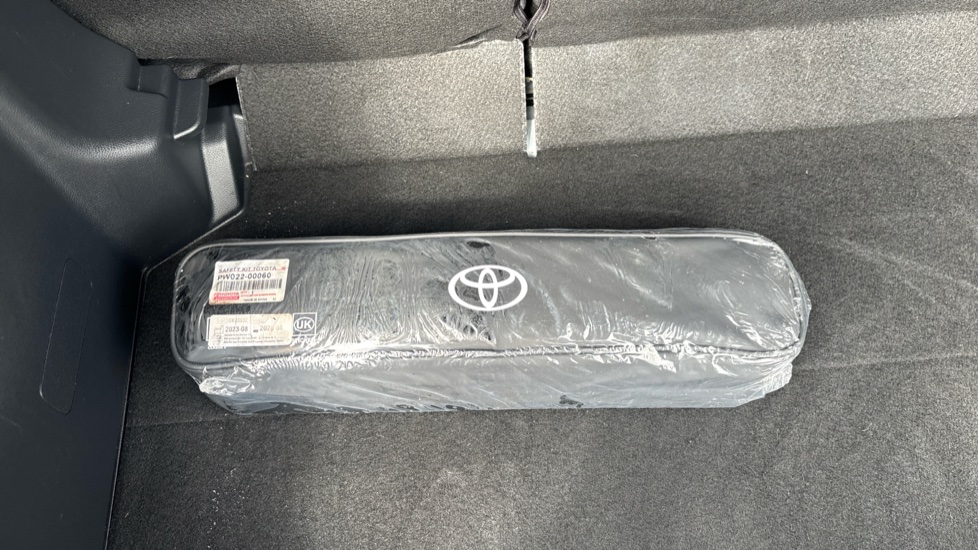Toyota Yaris 1.5 Hybrid Icon 5dr CVT Hybrid Hatchback - Image 29