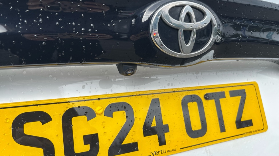 Toyota Yaris 1.5 Hybrid Icon 5dr CVT Hybrid Hatchback - Image 31