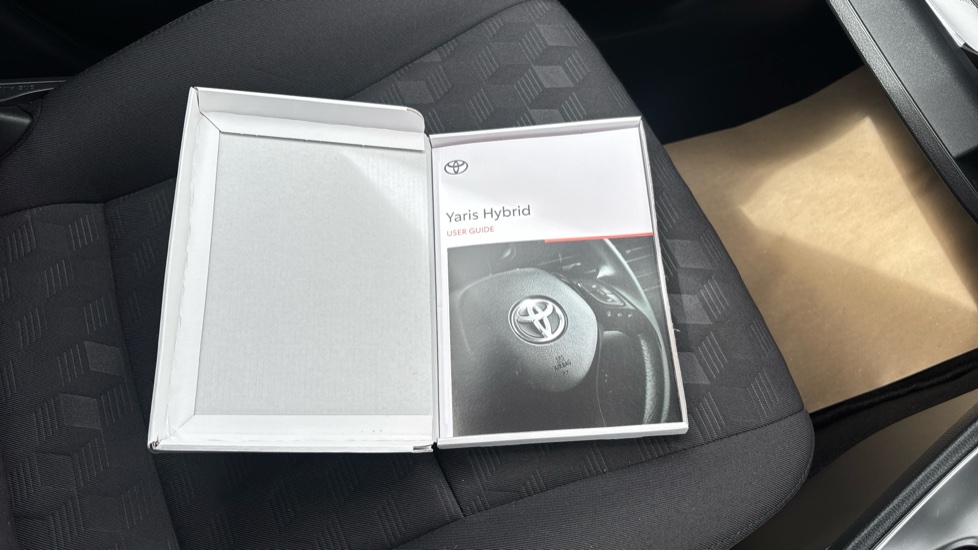 Toyota Yaris 1.5 Hybrid Icon 5dr CVT Hybrid Hatchback - Image 32