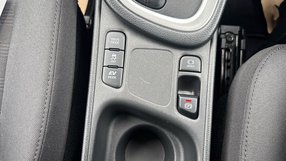 Toyota Yaris 1.5 Hybrid Icon 5dr CVT Hybrid Hatchback - Image 33