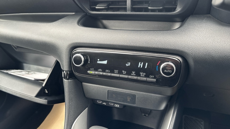Toyota Yaris 1.5 Hybrid Icon 5dr CVT Hybrid Hatchback - Image 35