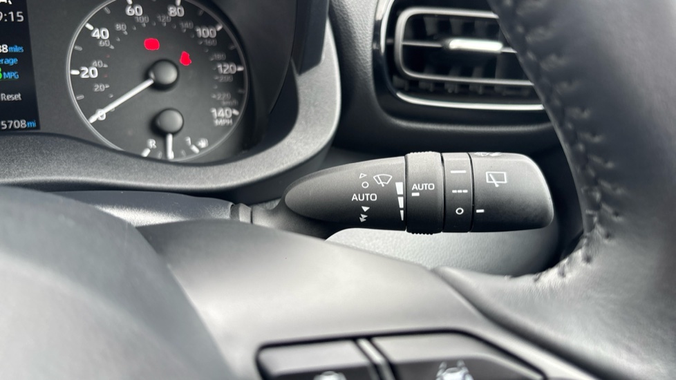 Toyota Yaris 1.5 Hybrid Icon 5dr CVT Hybrid Hatchback - Image 38