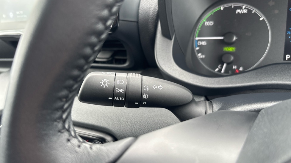 Toyota Yaris 1.5 Hybrid Icon 5dr CVT Hybrid Hatchback - Image 39