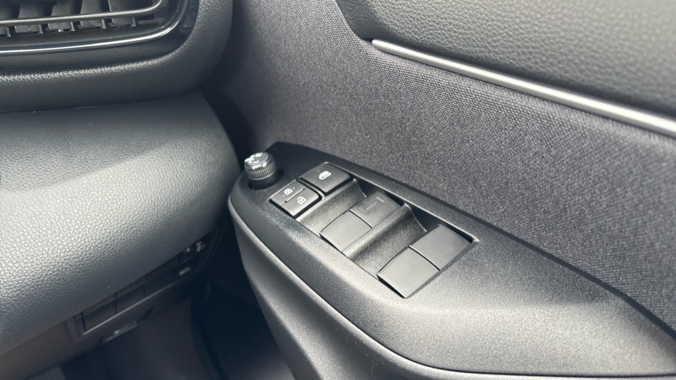 Toyota Yaris 1.5 Hybrid Icon 5dr CVT Hybrid Hatchback - Image 40