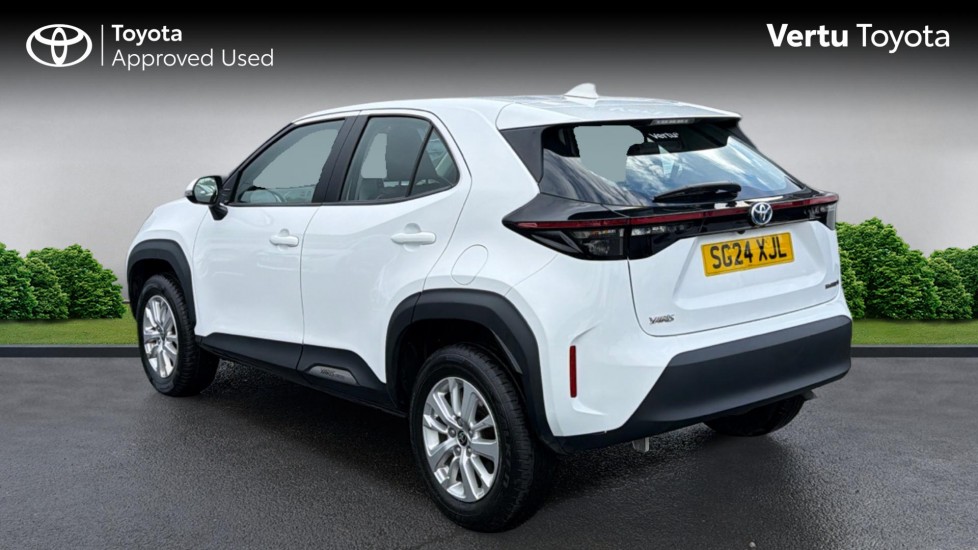 Toyota Yaris Cross 1.5 Hybrid Icon 5dr CVT Hybrid Estate - Image 4