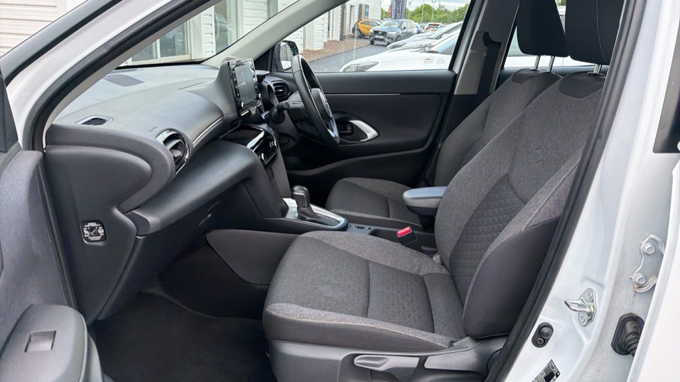 Toyota Yaris Cross 1.5 Hybrid Icon 5dr CVT Hybrid Estate - Image 5