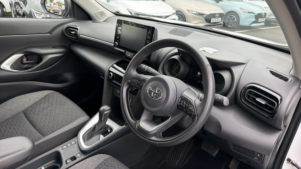 Toyota Yaris Cross 1.5 Hybrid Icon 5dr CVT Hybrid Estate - Image 7