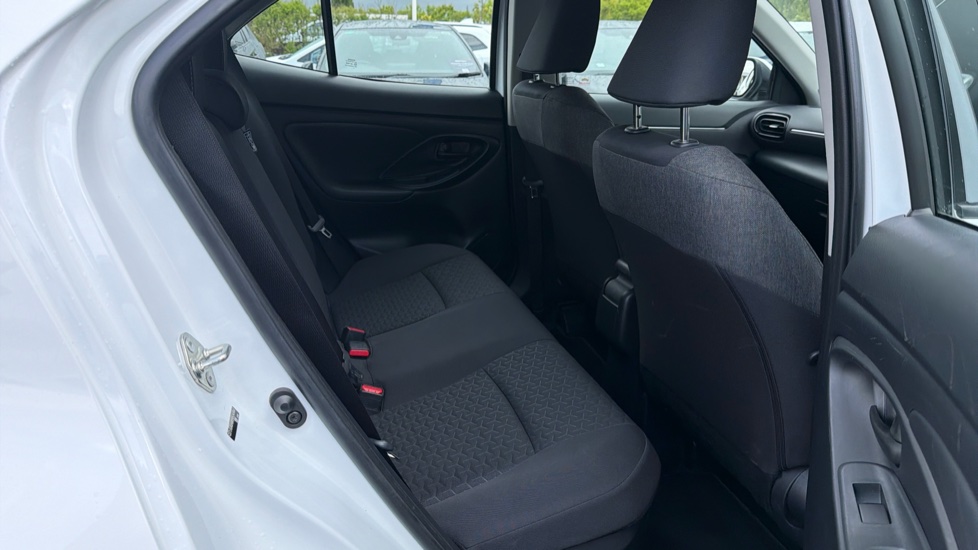 Toyota Yaris Cross 1.5 Hybrid Icon 5dr CVT Hybrid Estate - Image 8