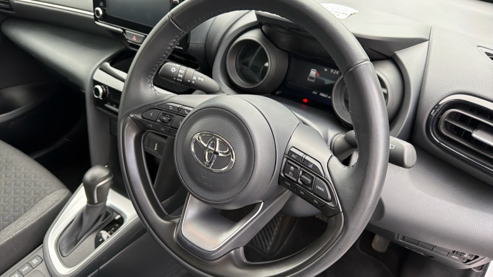 Toyota Yaris Cross 1.5 Hybrid Icon 5dr CVT Hybrid Estate - Image 10
