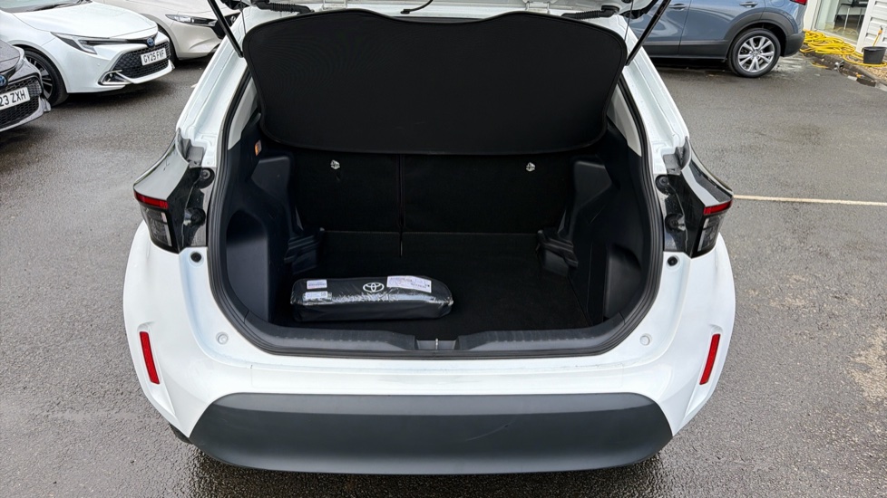 Toyota Yaris Cross 1.5 Hybrid Icon 5dr CVT Hybrid Estate - Image 13