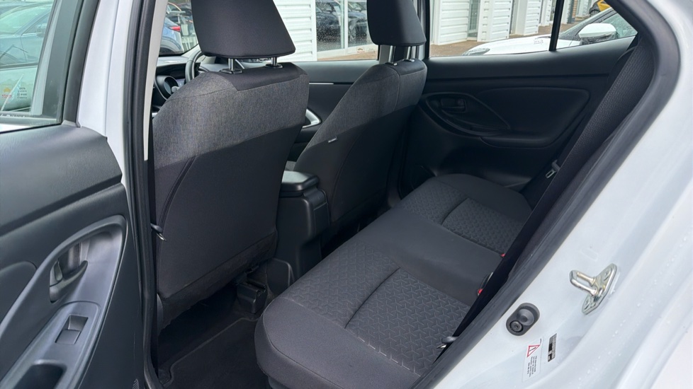Toyota Yaris Cross 1.5 Hybrid Icon 5dr CVT Hybrid Estate - Image 15