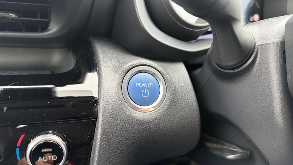 Toyota Yaris Cross 1.5 Hybrid Icon 5dr CVT Hybrid Estate - Image 16