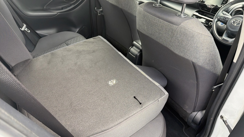 Toyota Yaris Cross 1.5 Hybrid Icon 5dr CVT Hybrid Estate - Image 18