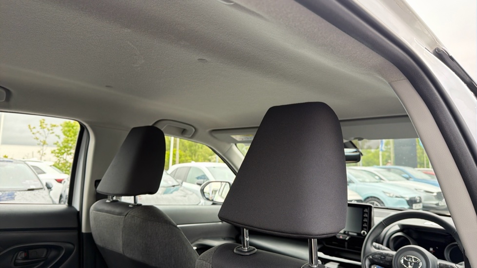 Toyota Yaris Cross 1.5 Hybrid Icon 5dr CVT Hybrid Estate - Image 19